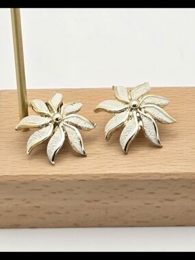 Vintage White Enamel & Gold Tone Poinsettia Clip-On Earrings